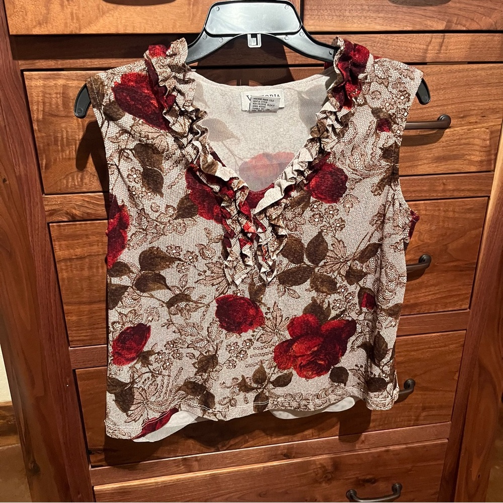 VICTORIA ESSENTIALS top